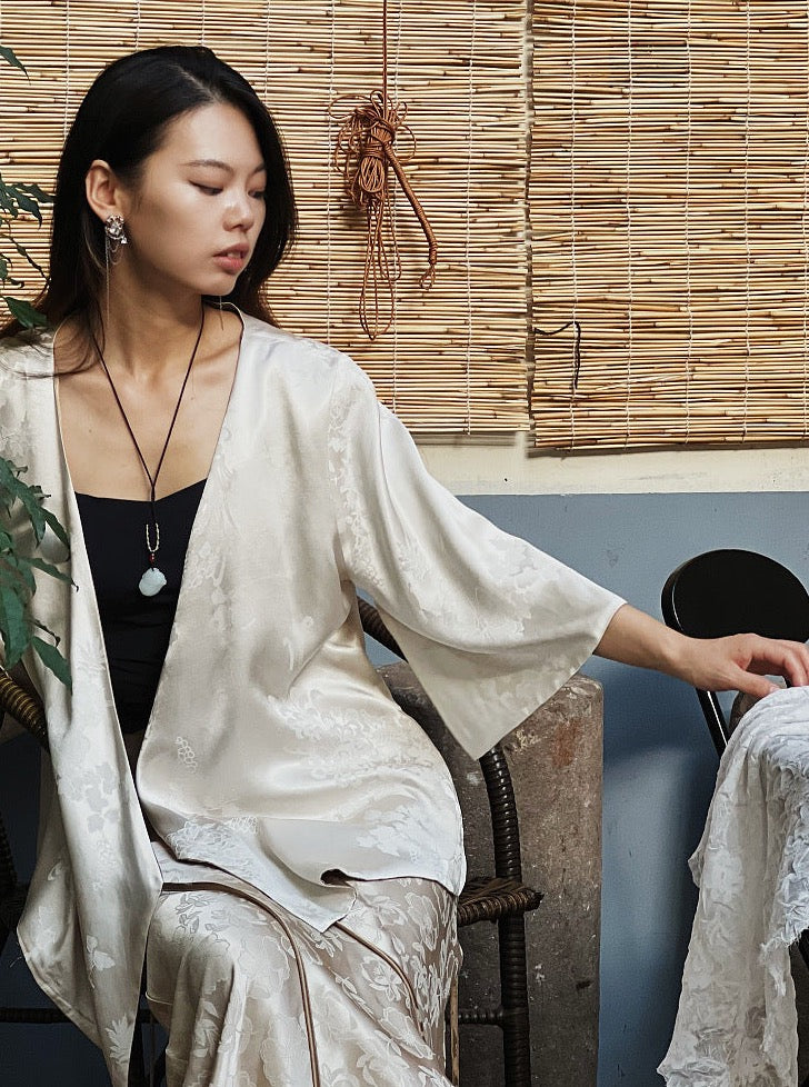 The Dao 道 of Zen Floral Jacquard Kimono • Water Sleeves • Two Reversible Colours • Silky Double-Layers • Cooling, Breathable Air Flow, Perfect Temperature • Silky Tencel Lyocell • Sunscreen Layer