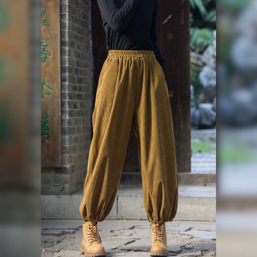 Pantaloni Zen in Velluto a Coste • Taglio Elastico per Stivali • Materiali Riciclati • Elasticità Micro Qi Liscia • Genere Neutro