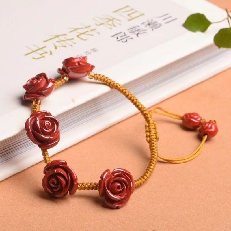 Bracelet Cinnabar Jade Rose • 5 éléments de roses • Noeuds tissés à la main et sculptures de roses