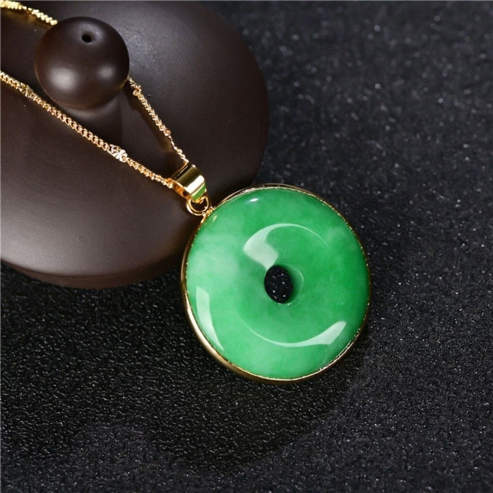 Élégant collier à boucle de sécurité en jade • avec chaîne en or 14 carats • Authentique • Abondance, flux d'énergie, rituels quotidiens